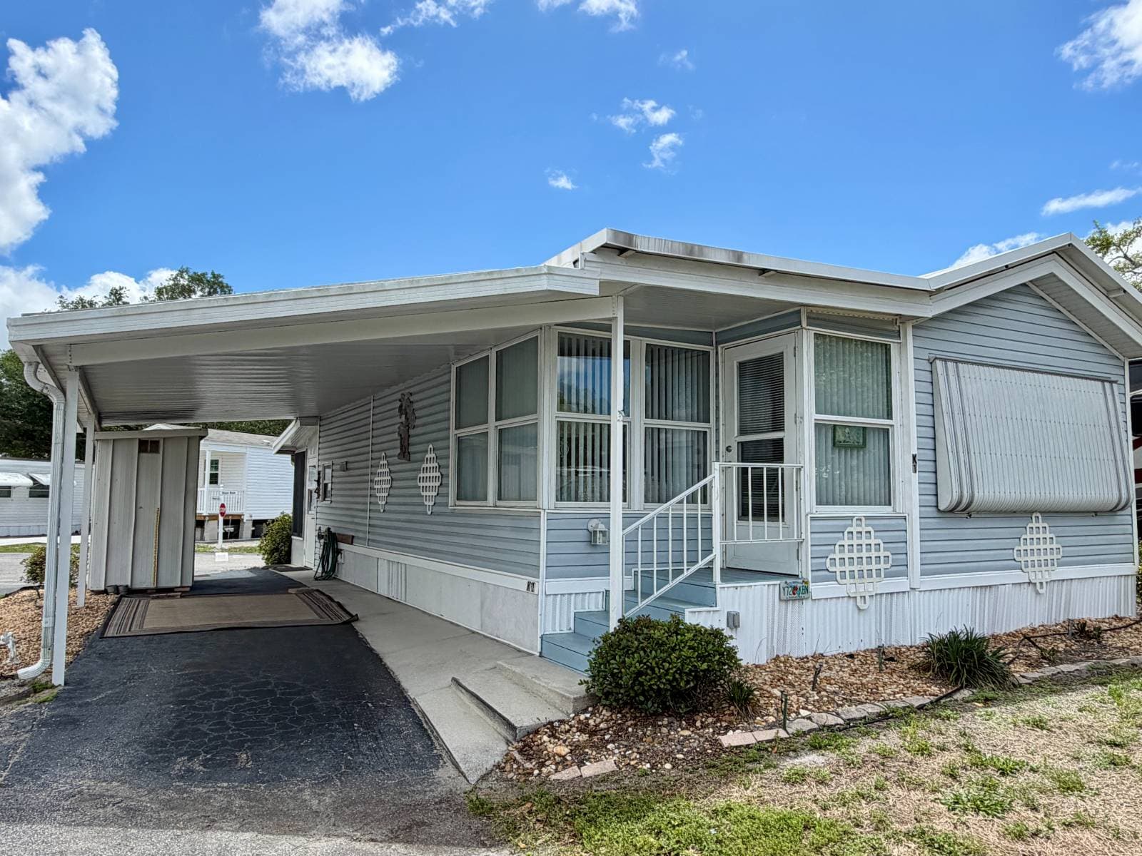 Manufactured home in Bradenton, FL 34203