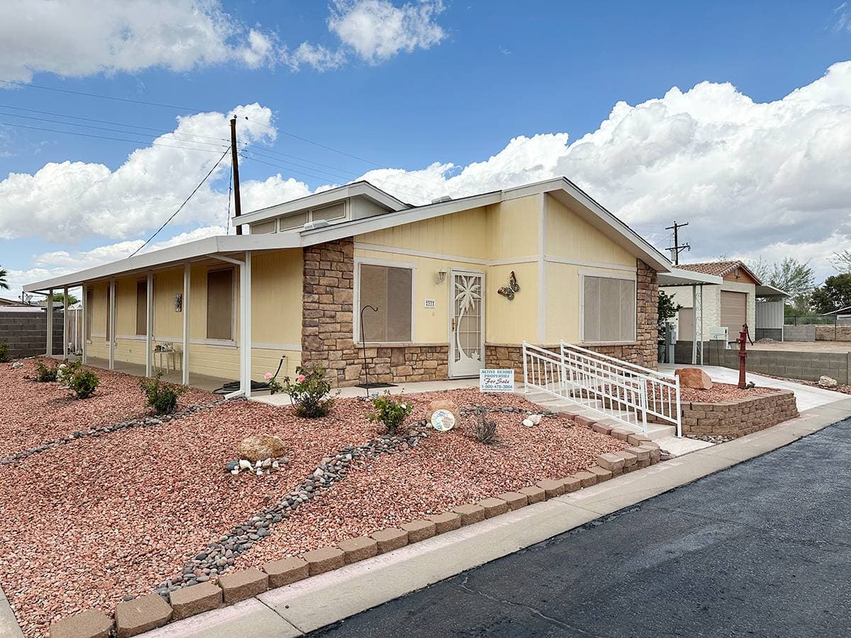 Manufactured home in Mesa, AZ 85207