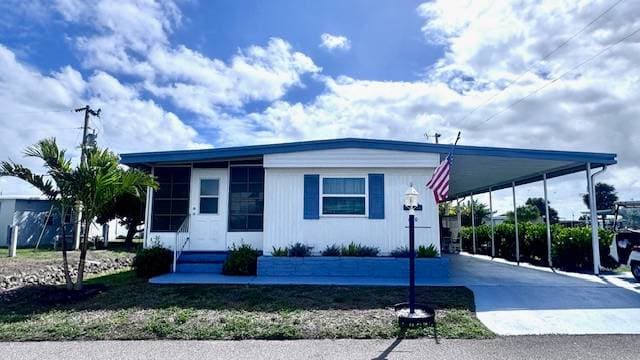 Manufactured home in North Fort Myers, FL 33917