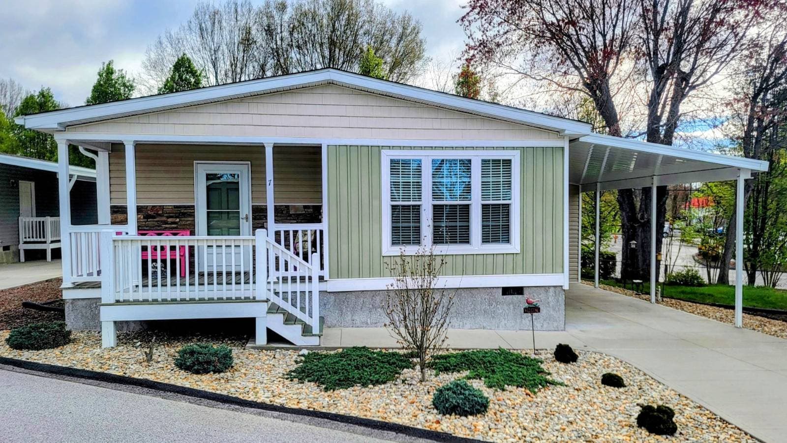 Manufactured home in Hendersonville, NC 28792
