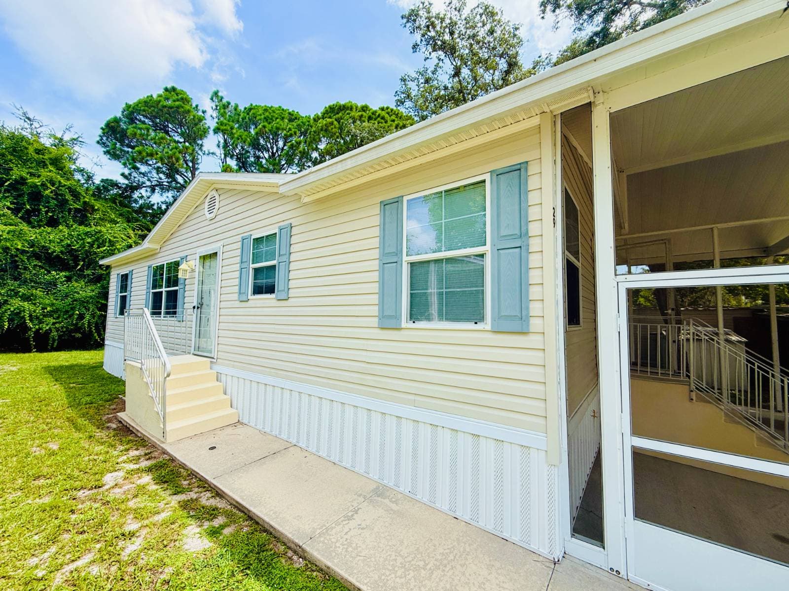 Manufactured home in Daytona Beach, FL 32119