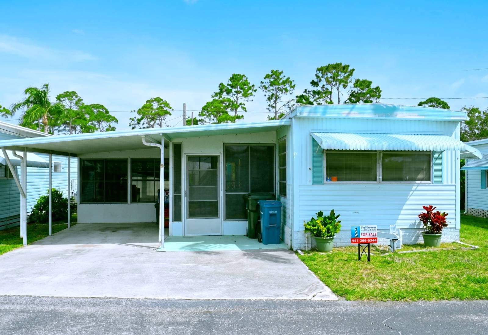 Manufactured home in Sarasota, FL 34238