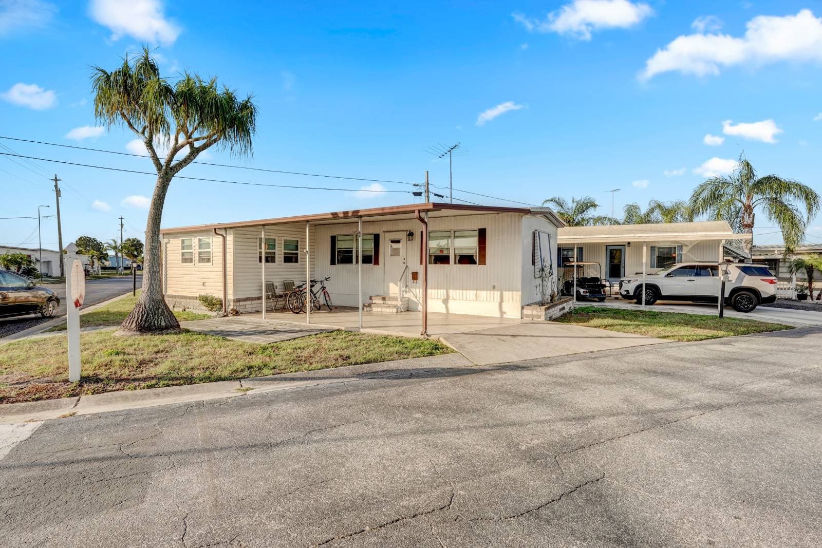 Manufactured home in Bradenton, FL 34207