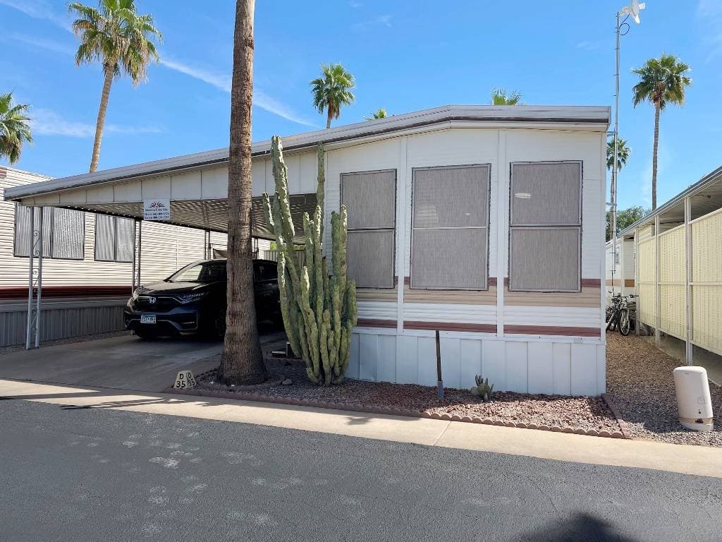 Manufactured home in Mesa, AZ 85205