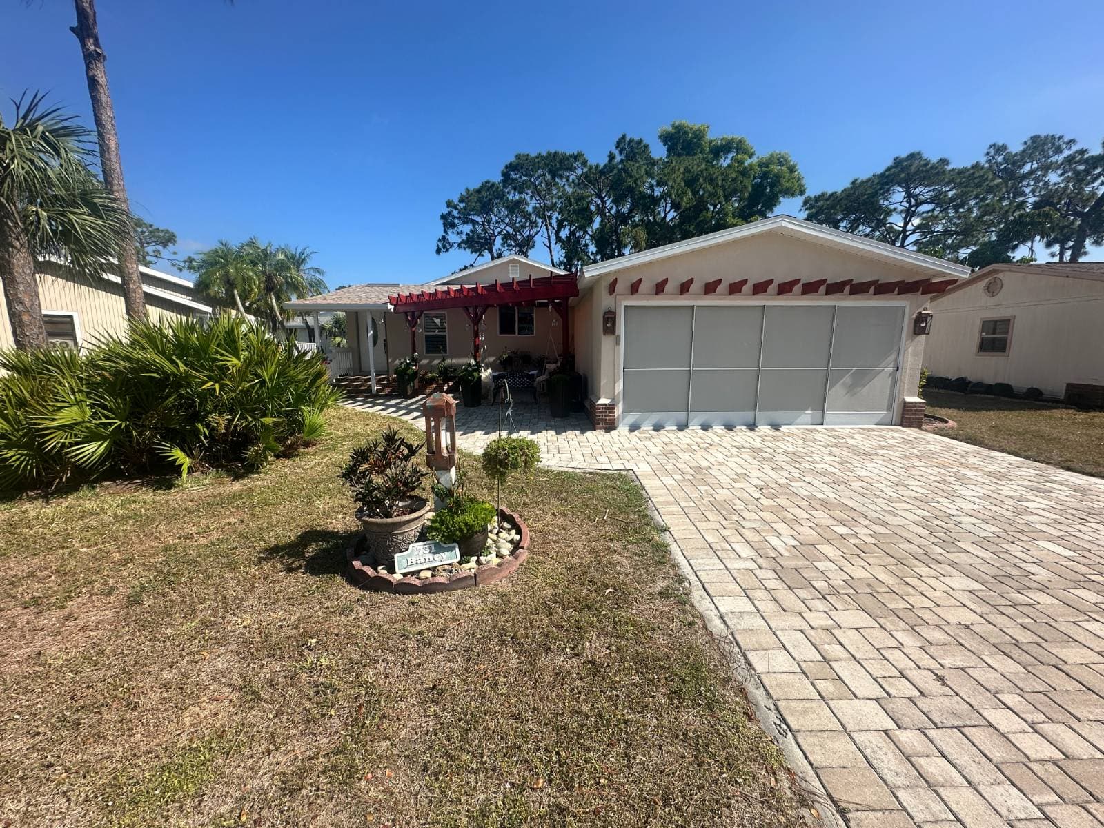 Manufactured home in NORTH FT MYERS, FL 33903
