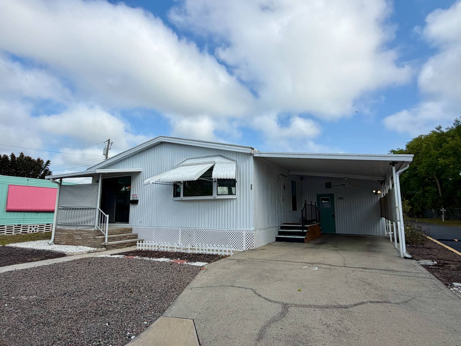 Manufactured home in Bradenton, FL 34205