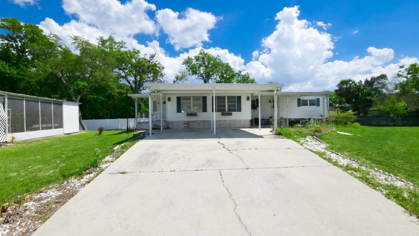 Manufactured home in Hudson, FL 34667