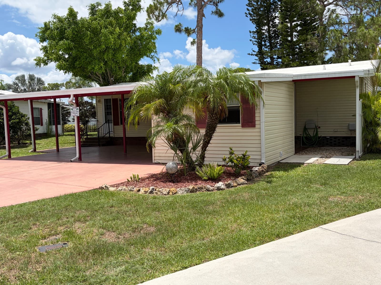 Manufactured home in North Fort Myers, Florida, FL 33903