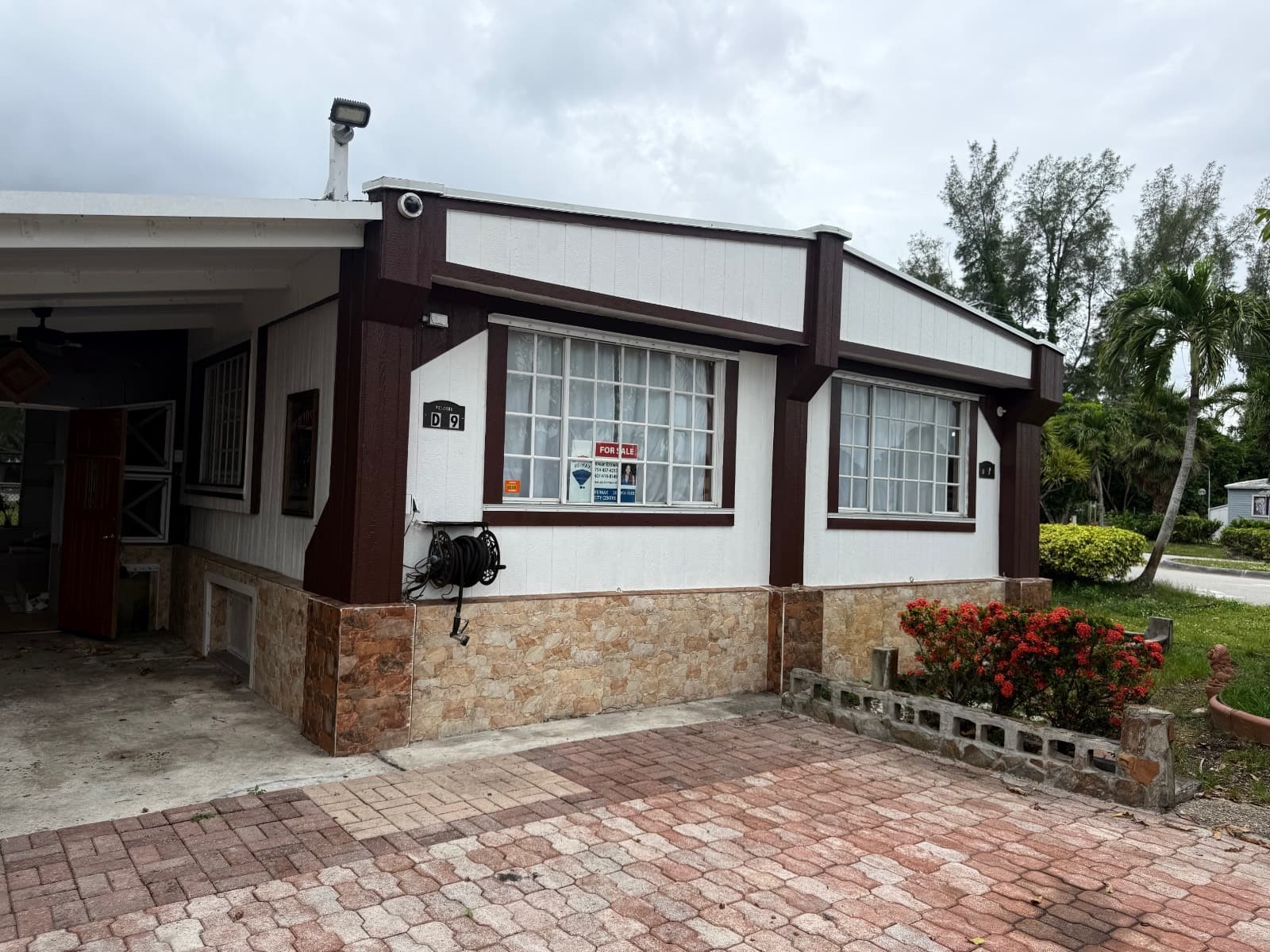 Manufactured home in Miramar, FL 33025