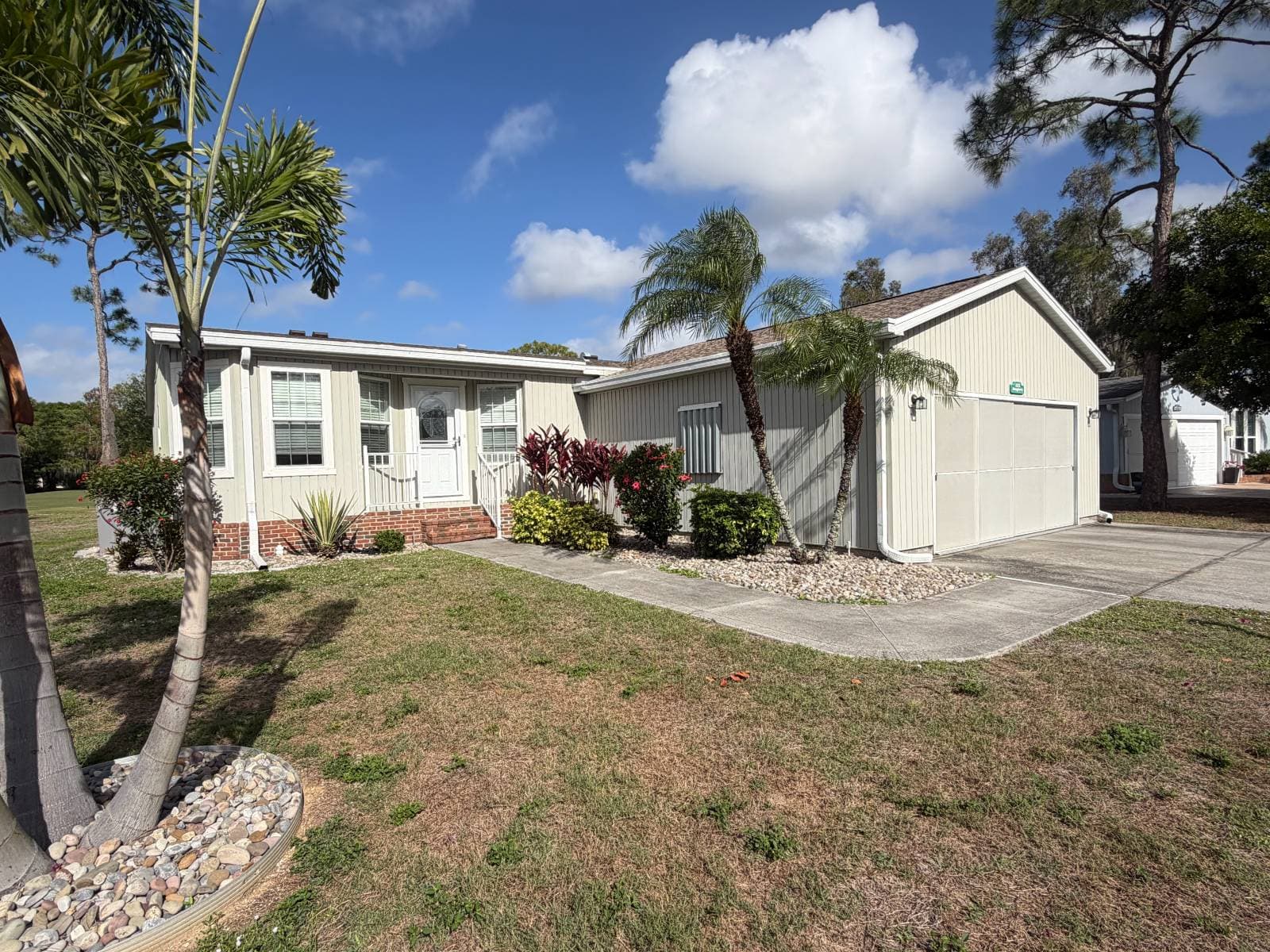 Manufactured home in North Fort Myers, FL 33903