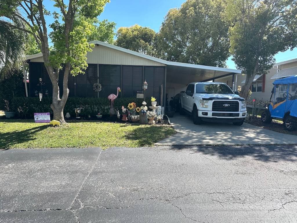 Manufactured home in Dade City, FL 33525
