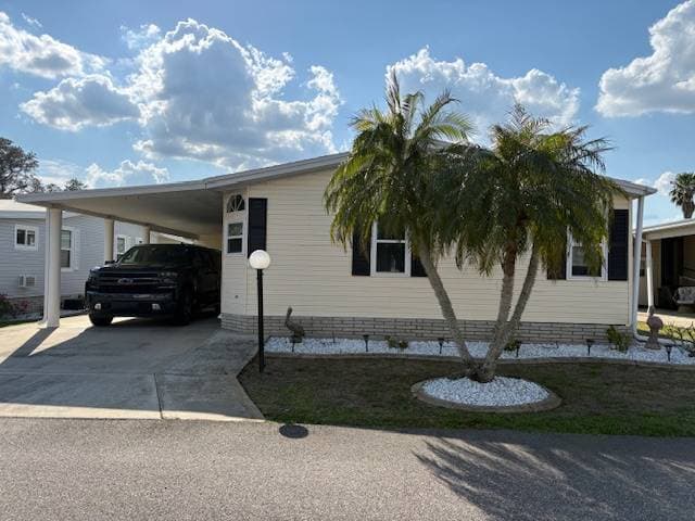 Manufactured home in Avon Park, FL 33825