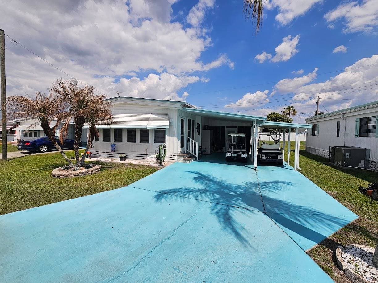 Manufactured home in Lakeland, FL 33815
