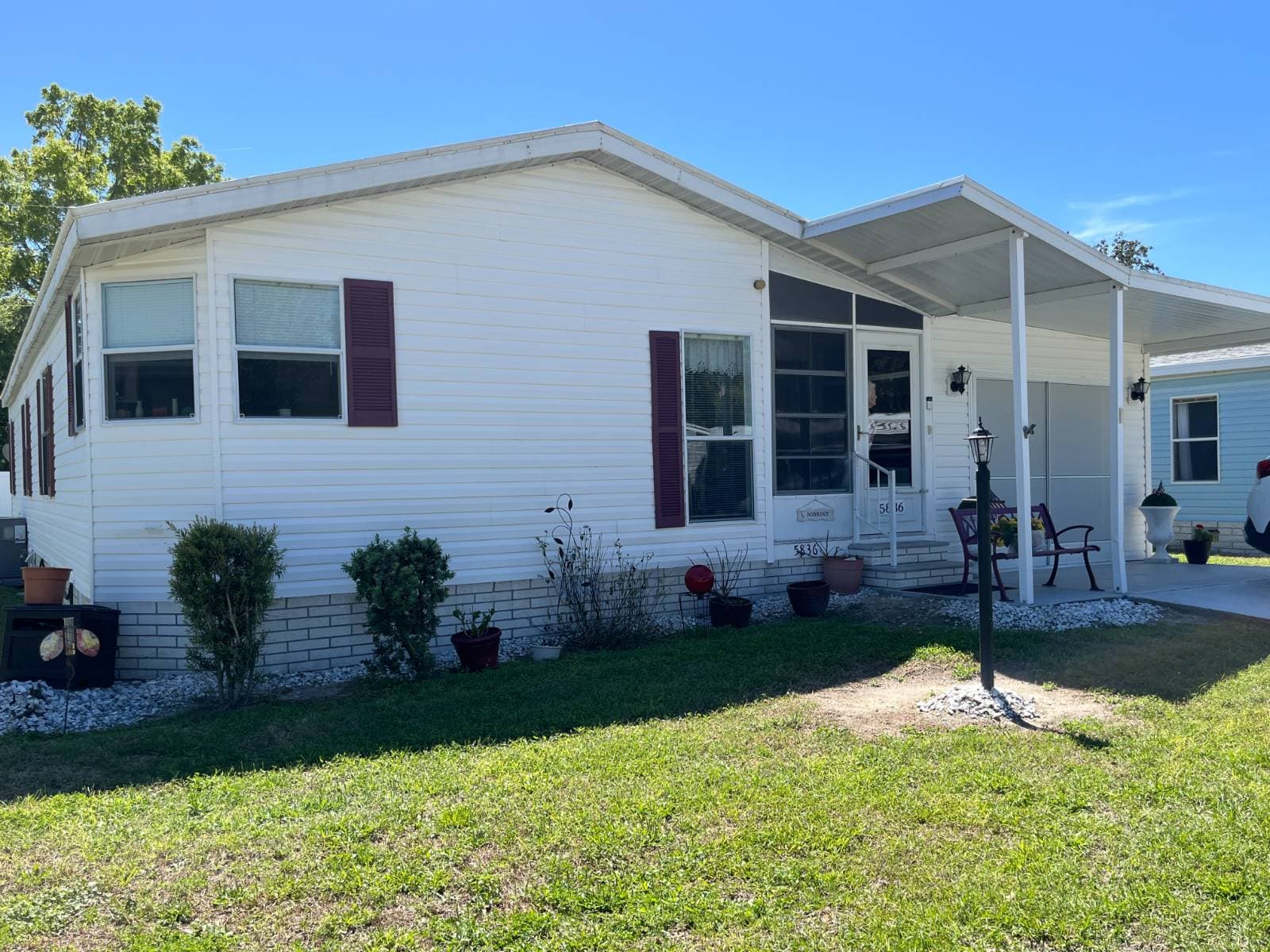 Manufactured home in Ocala, FL 34474