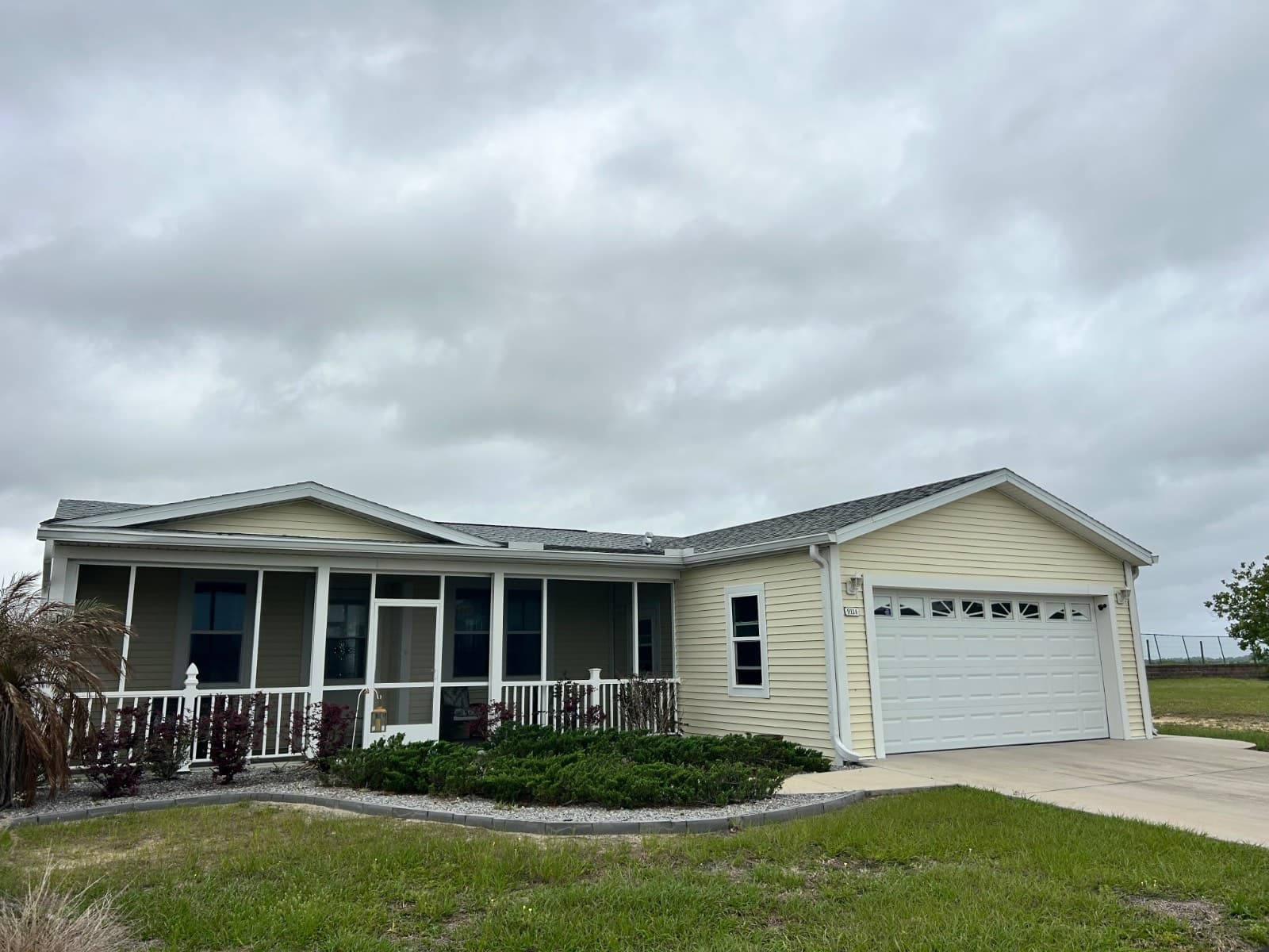 Manufactured home in Dade City, FL 33525