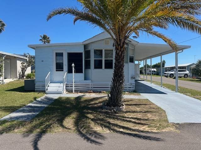Manufactured home in Dade City, FL 33523