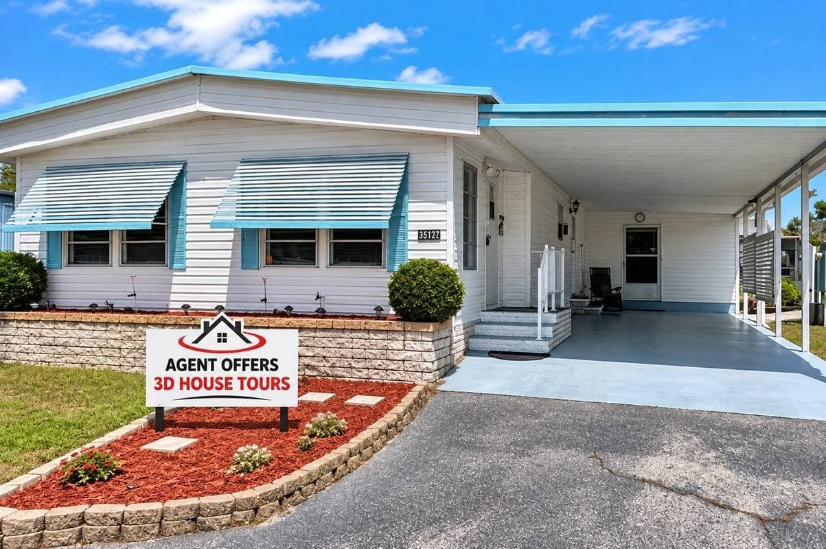 Manufactured home in Grand Island, FL 32735