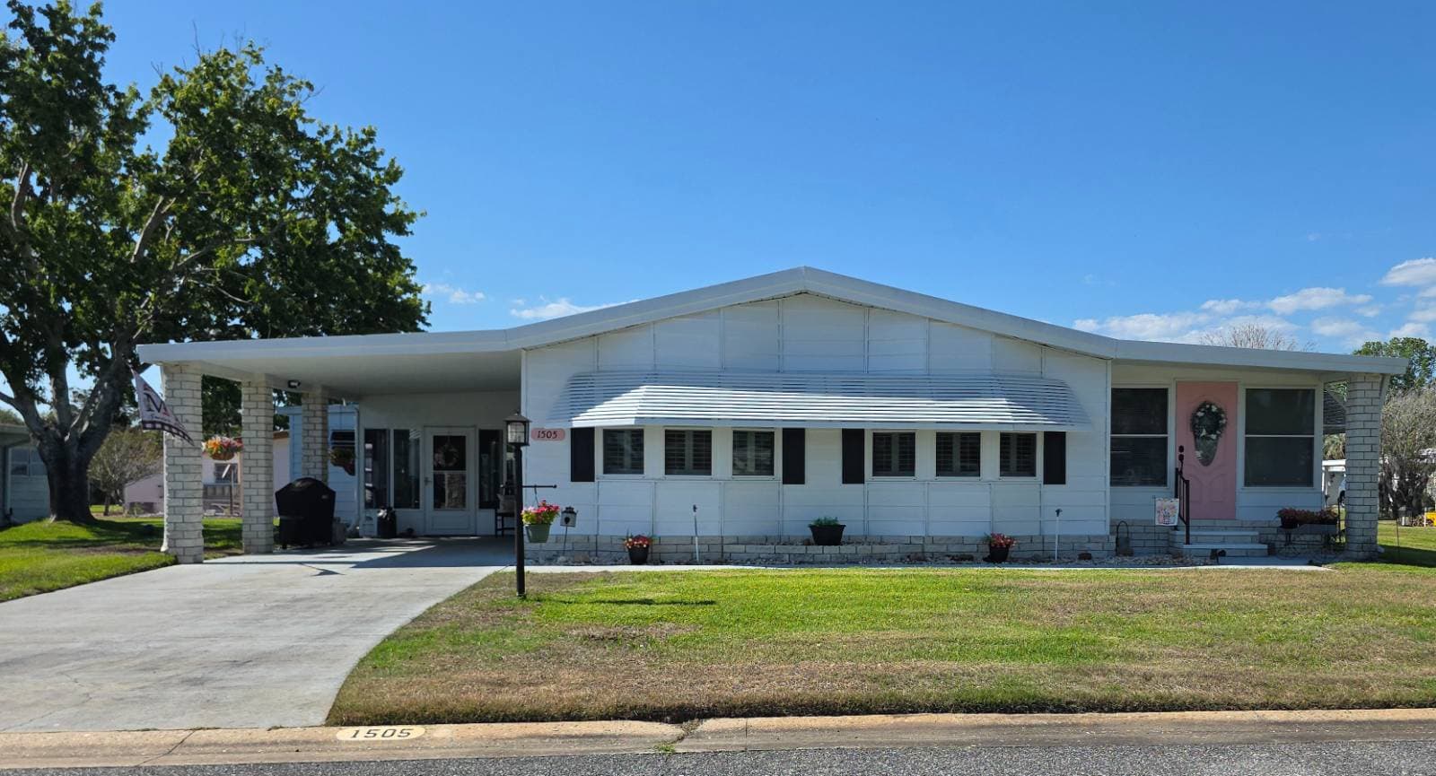 Manufactured home in GRAND ISLAND, FL 32735