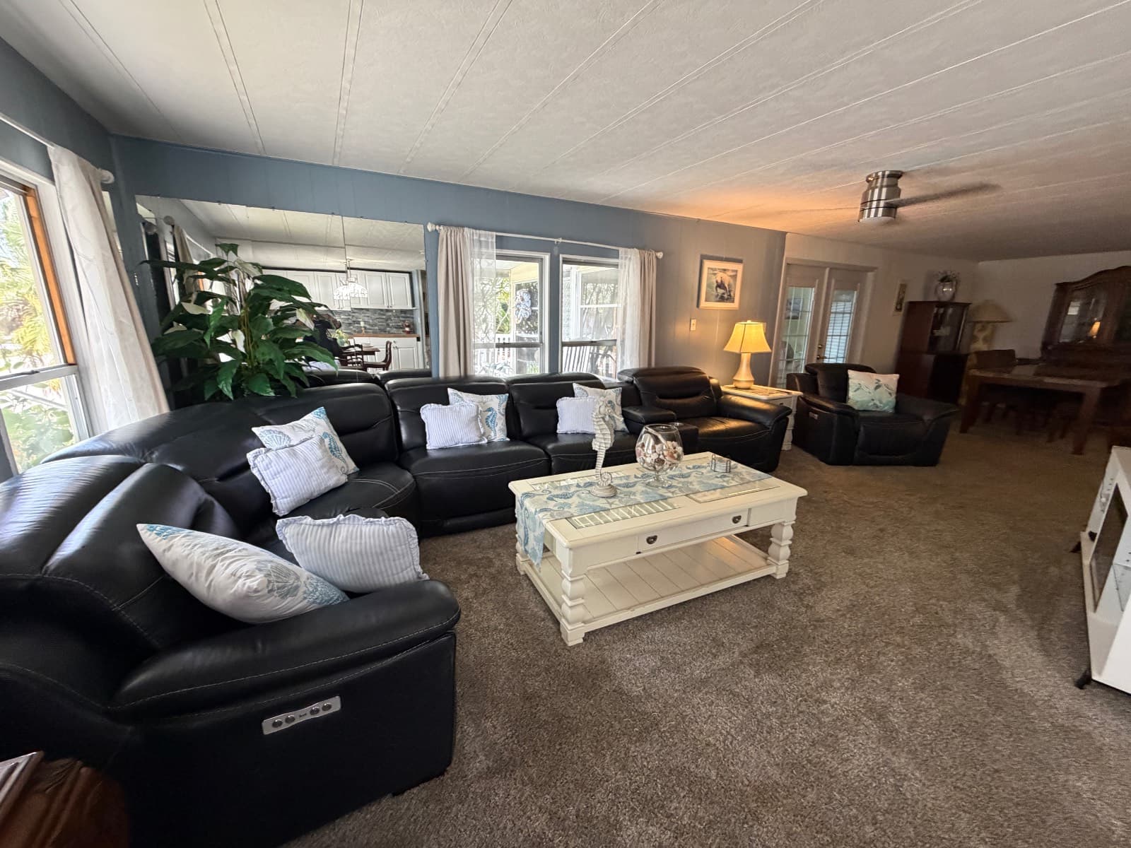 Manufactured home in N Ft Myers, FL 33917