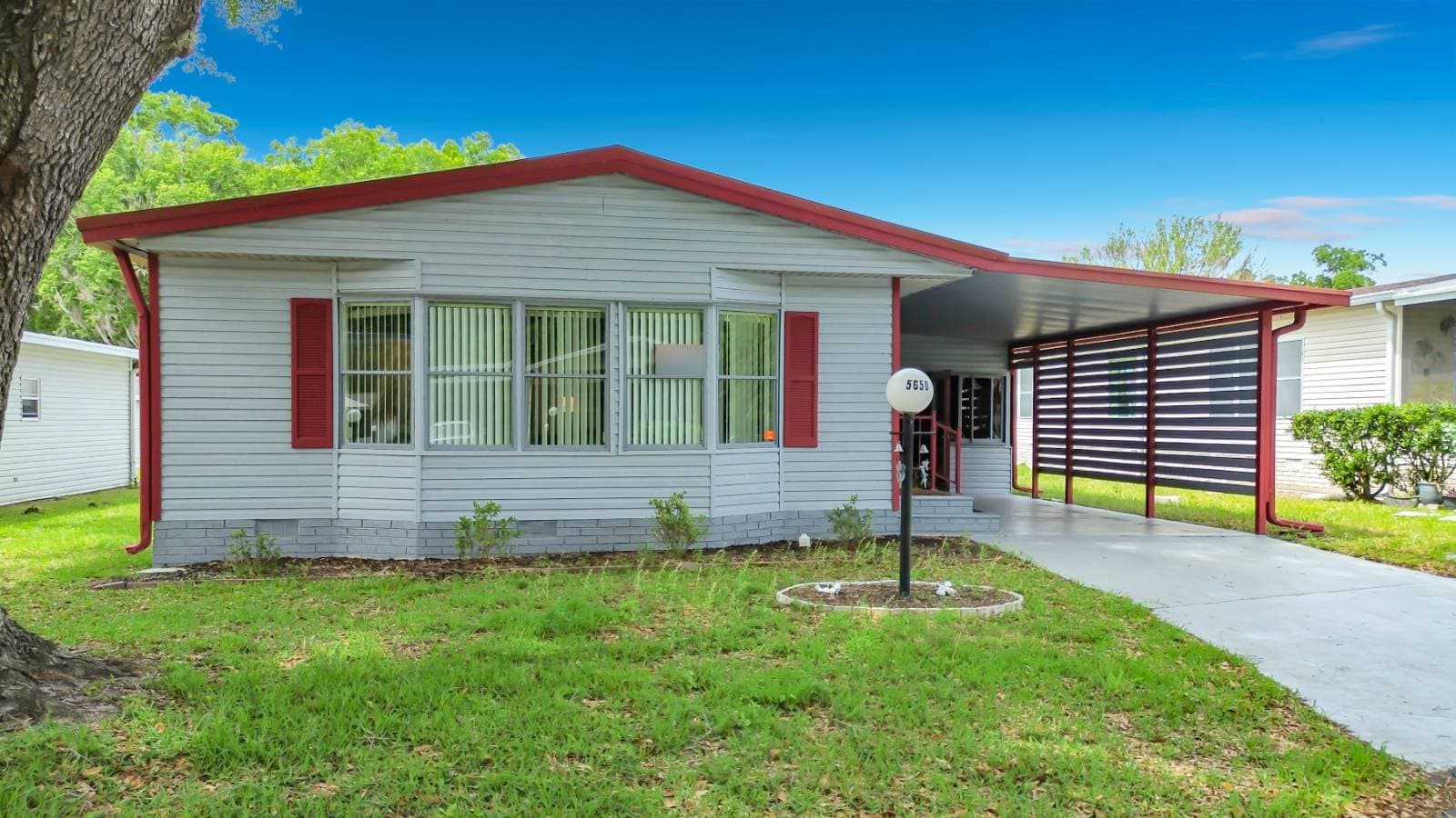 Manufactured home in Ocala, FL 34474