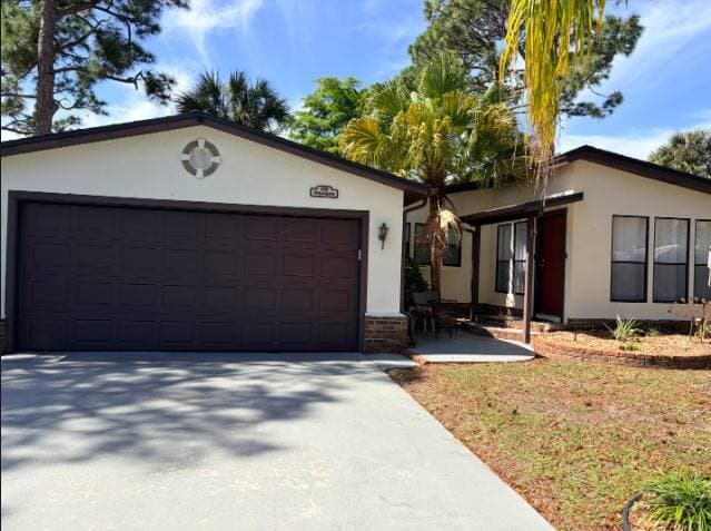 Manufactured home in Fort Myers, FL 33903