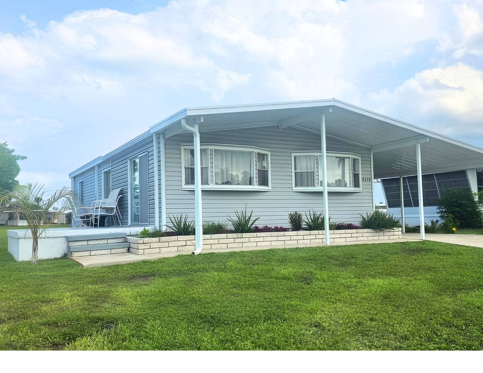 Manufactured home in Ellenton, FL 34222