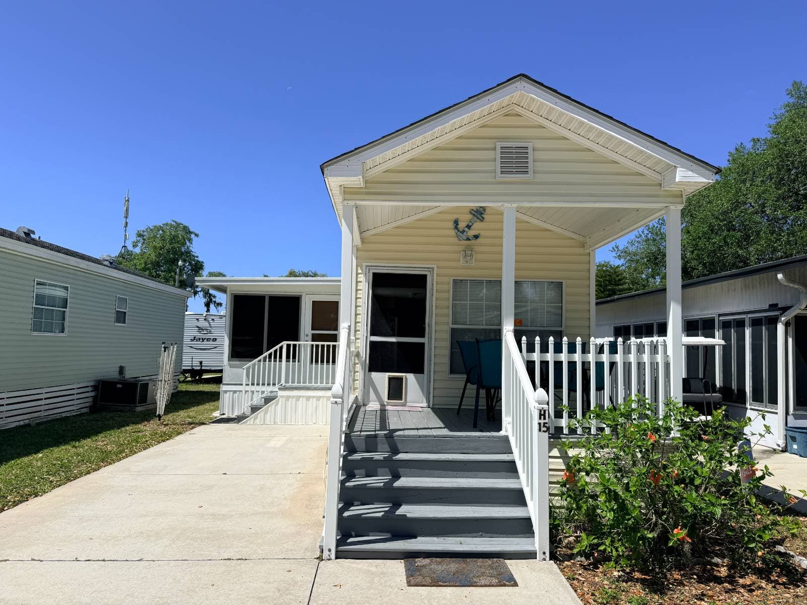 Manufactured home in Palmetto, FL 34221