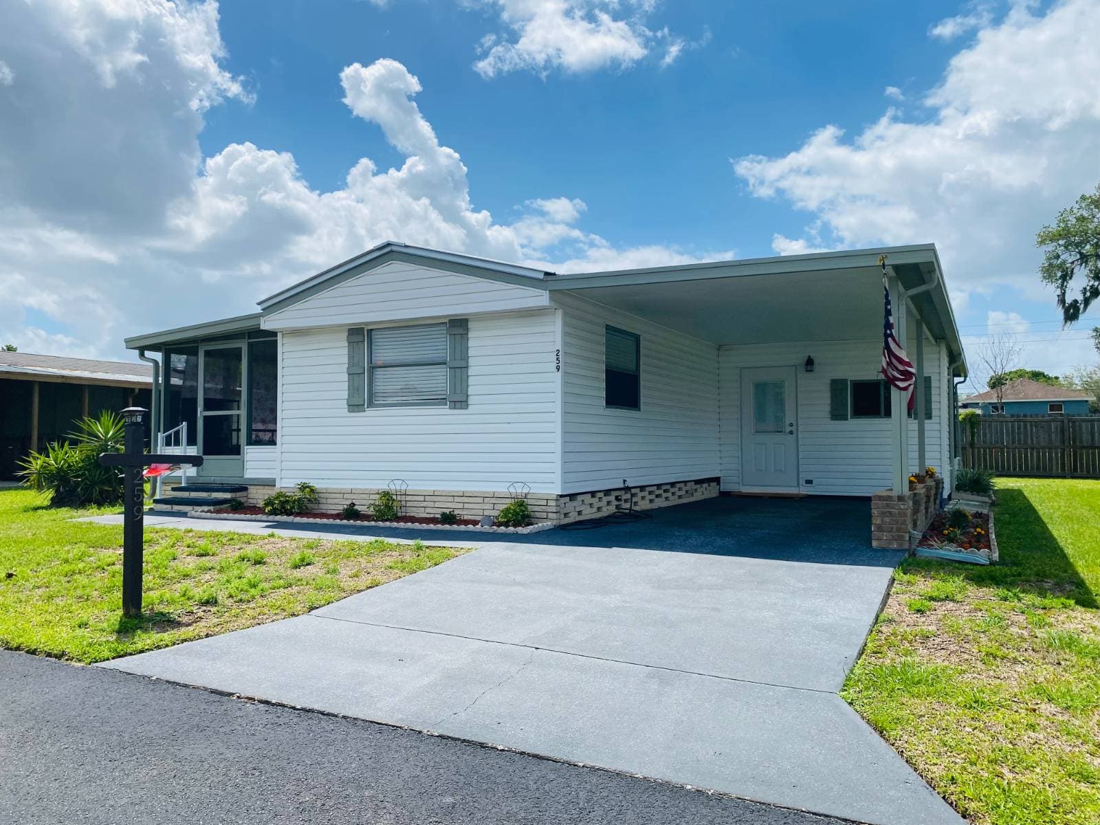 Manufactured home in Lakeland, FL 33801