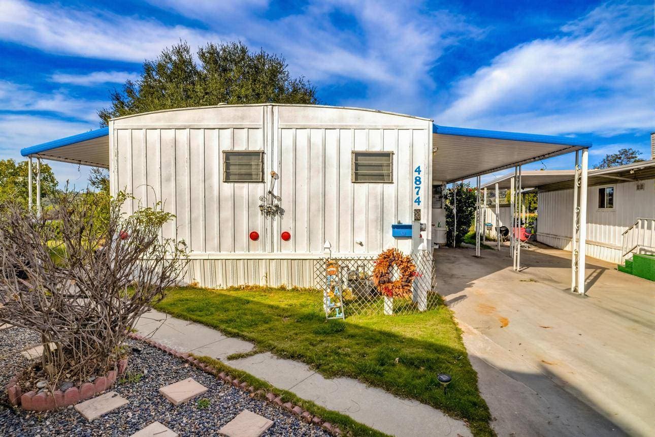 Manufactured home in San Diego, CA 92120