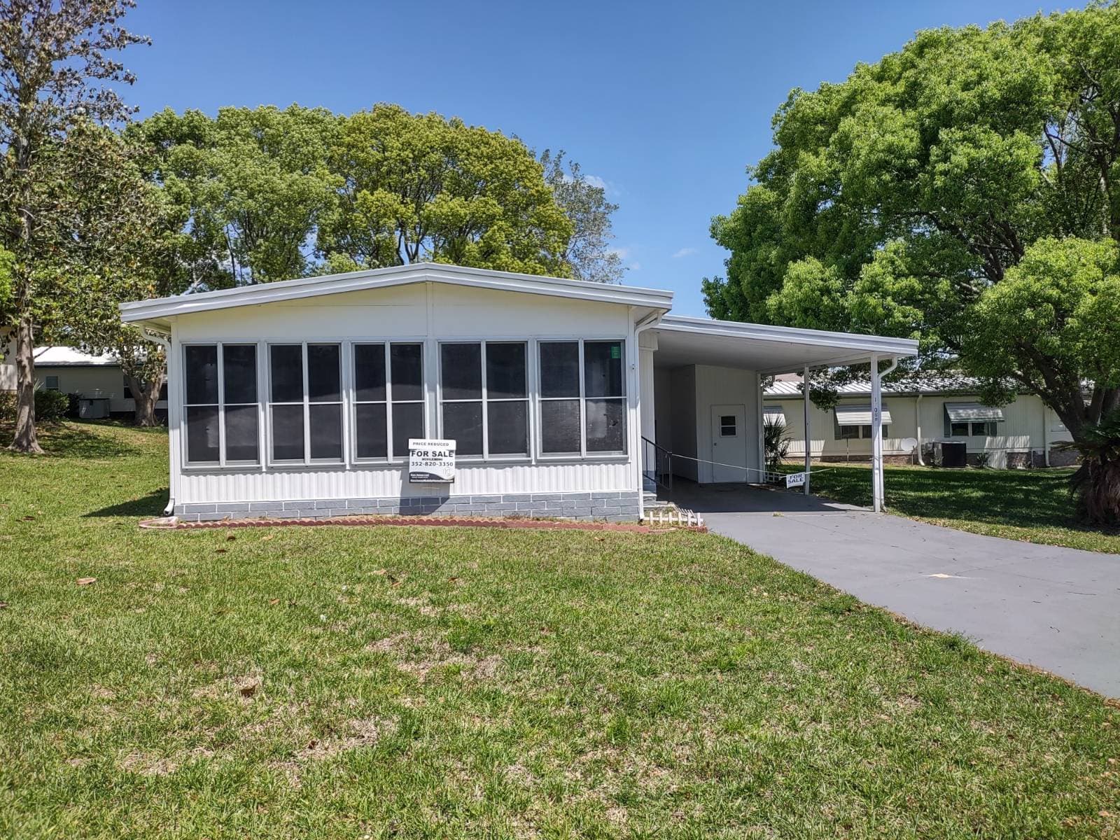 Manufactured home in Ocala, FL 34472