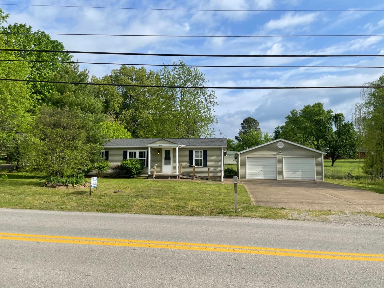 Manufactured home in Centertown, KY 42328