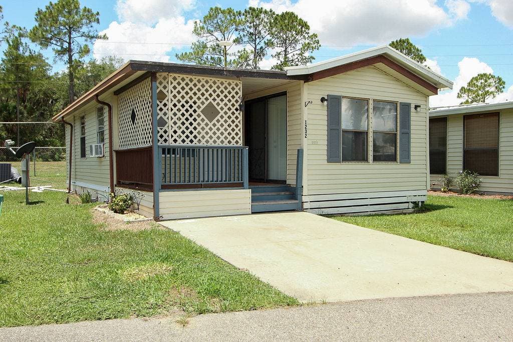 Manufactured home in Eustis, FL 32726