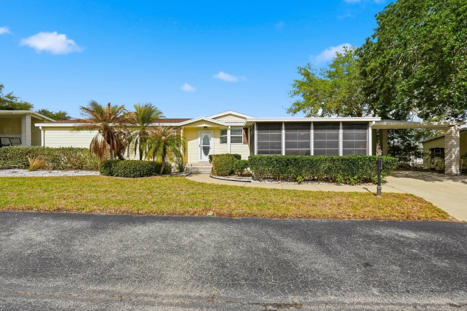 Manufactured home in Davenport, FL 33897