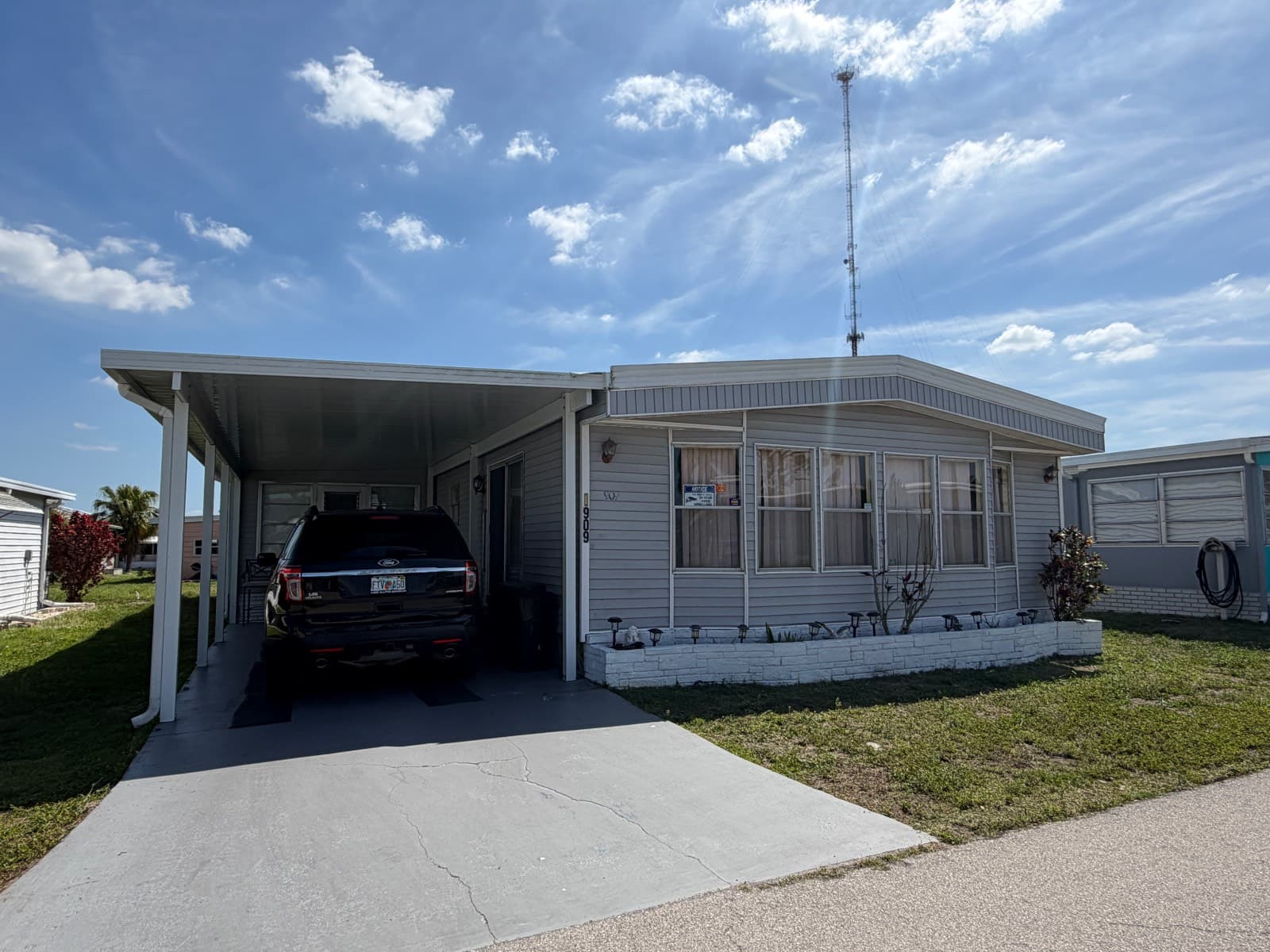 Manufactured home in N Ft Myers, FL 33917