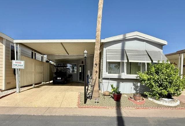 Manufactured home in Mesa, AZ 85205