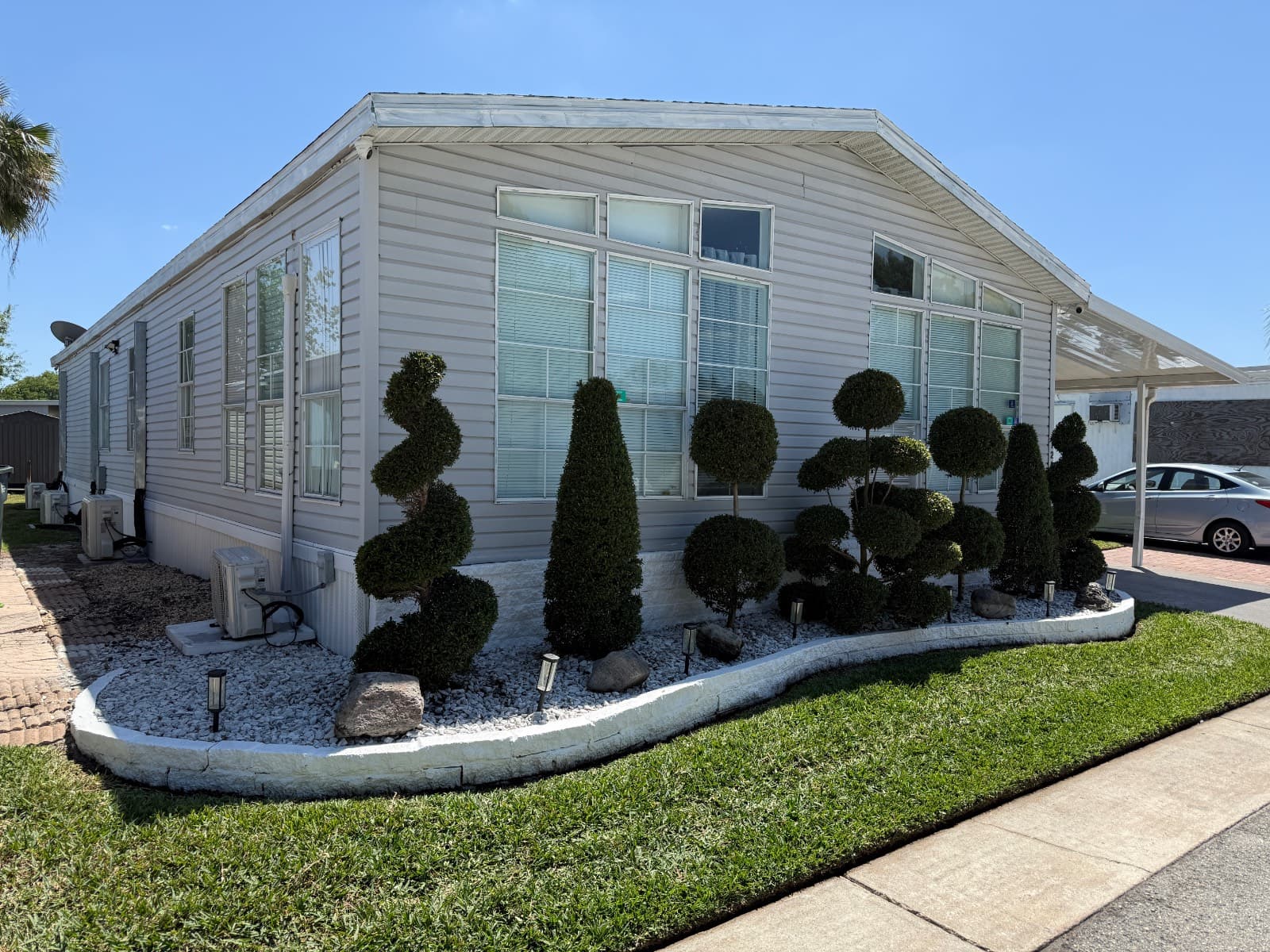 Manufactured home in Largo, FL 33771