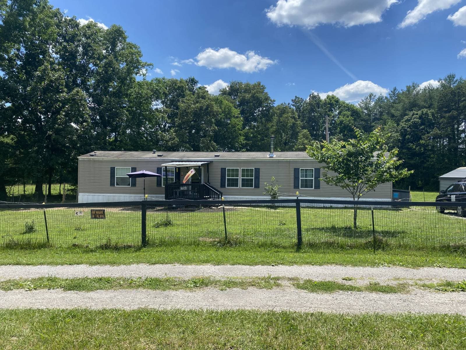 Manufactured home in Deer Lodge, TN 37726