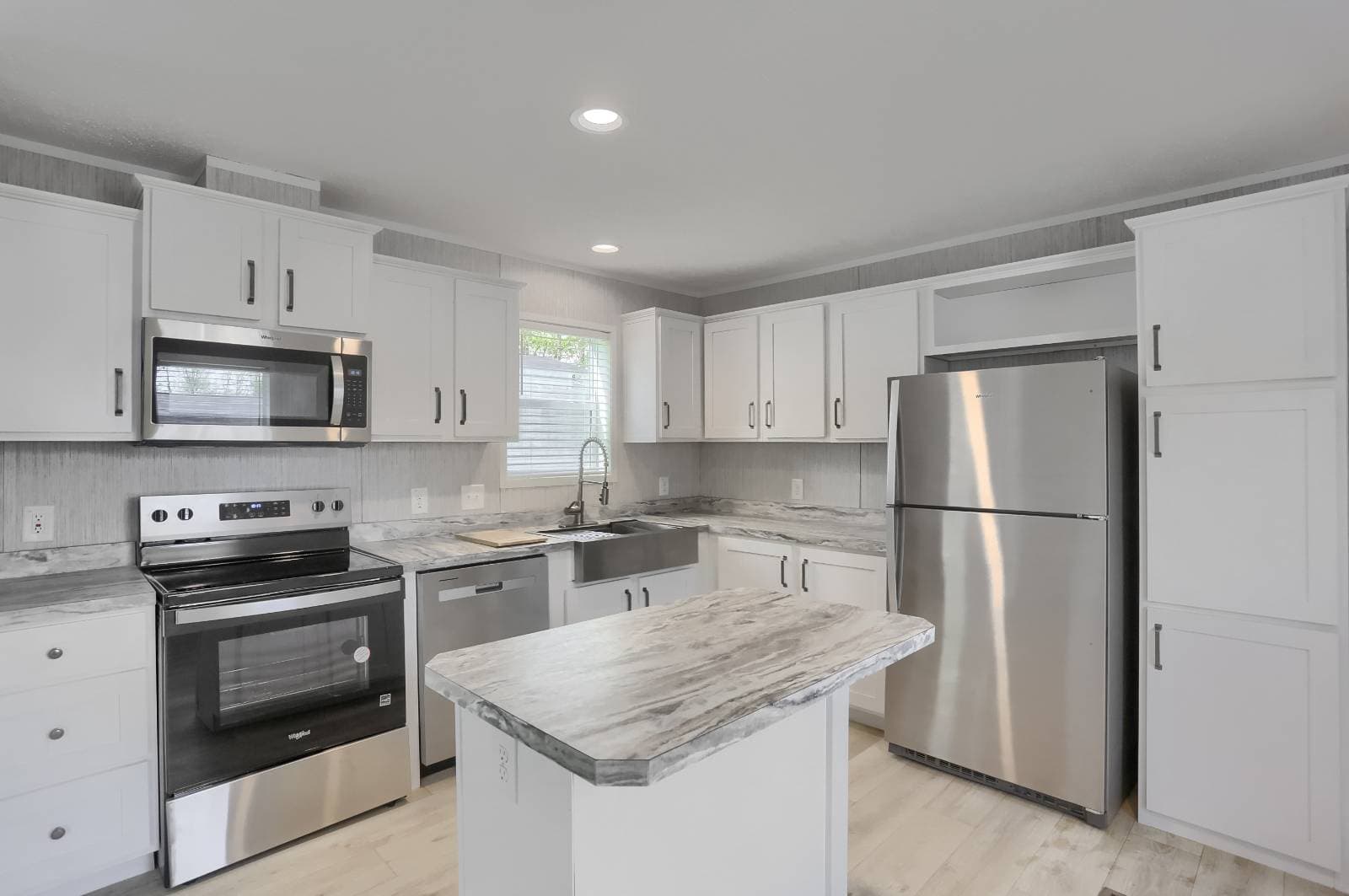 Manufactured home in Harmony, PA 16037
