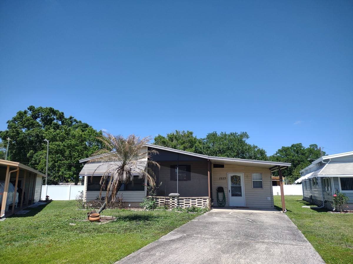 Manufactured home in Lakeland, FL 33803