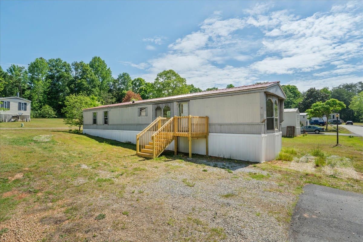 Manufactured home in Laurens, SC 29360