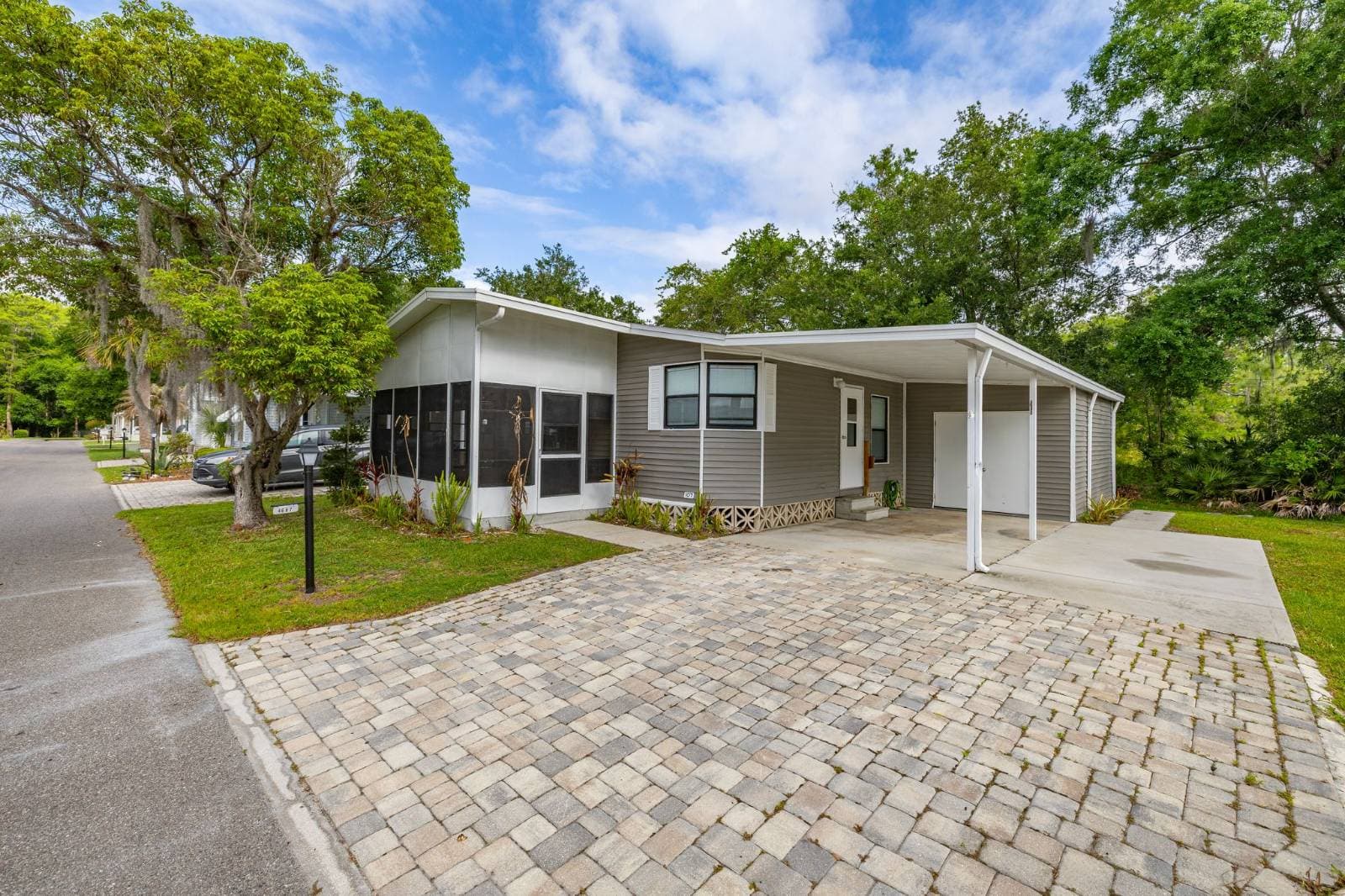 Manufactured home in Kissimmee, FL 34758