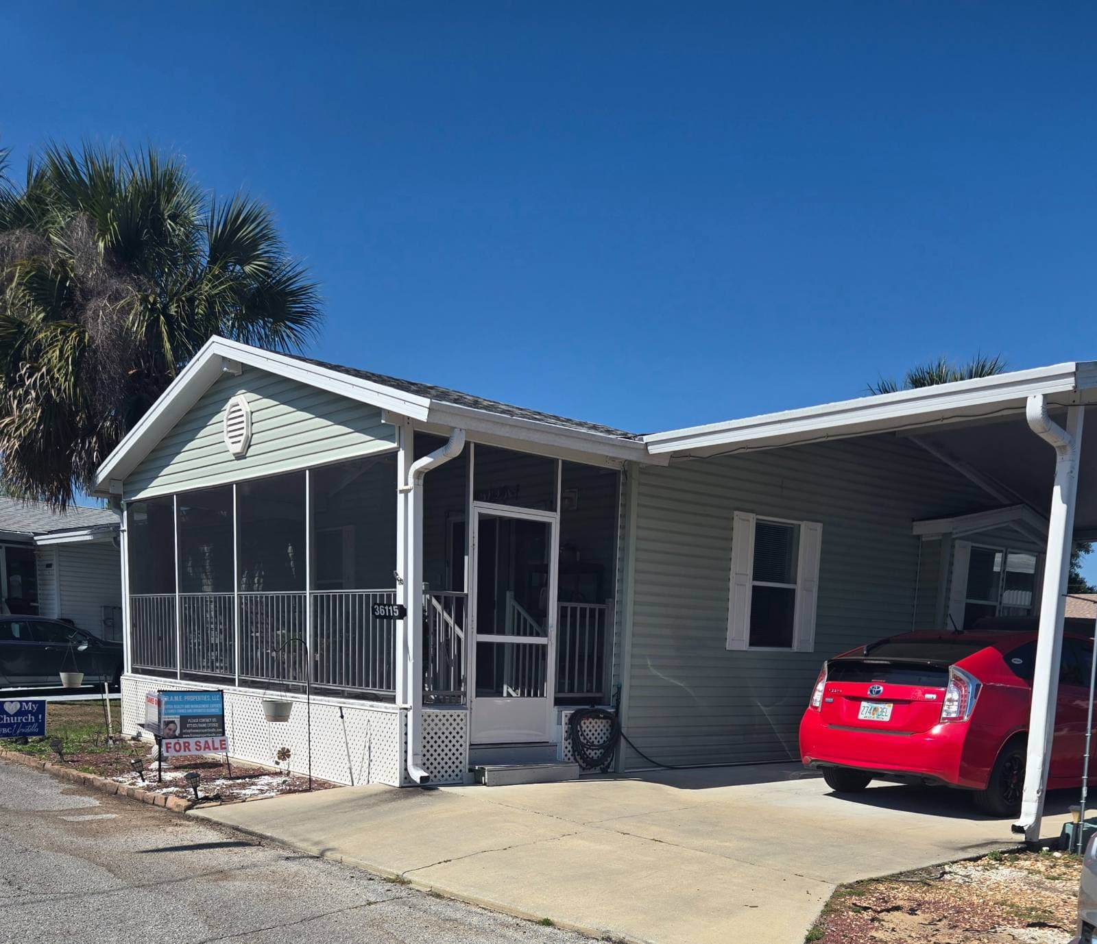 Manufactured home in Grand Island, FL 32735