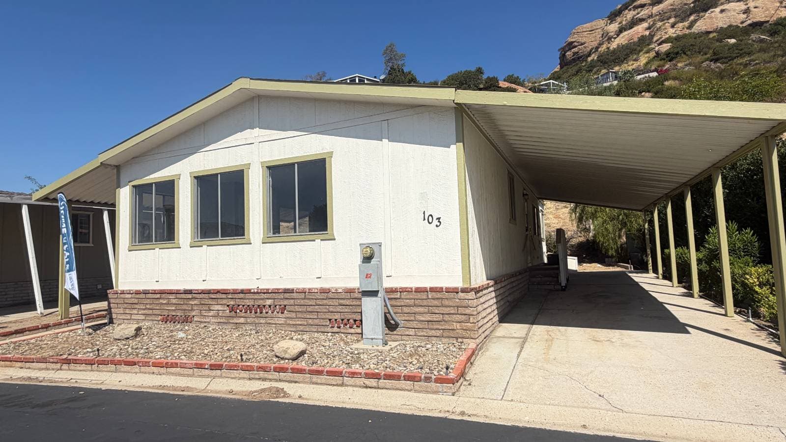Manufactured home in West Hills, CA 91304