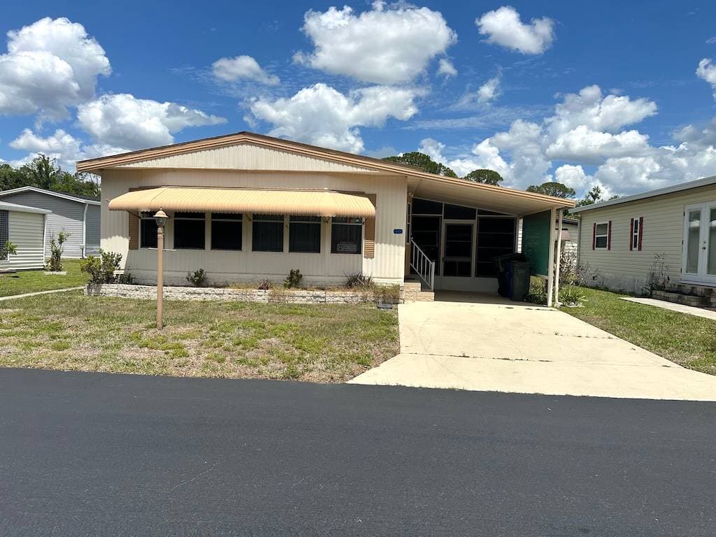 Manufactured home in Lakeland, FL 33805