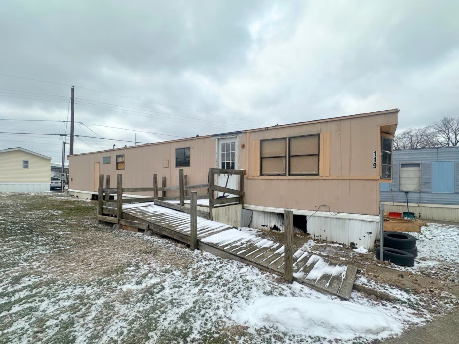 Manufactured home in New Philadelphia, OH 44663