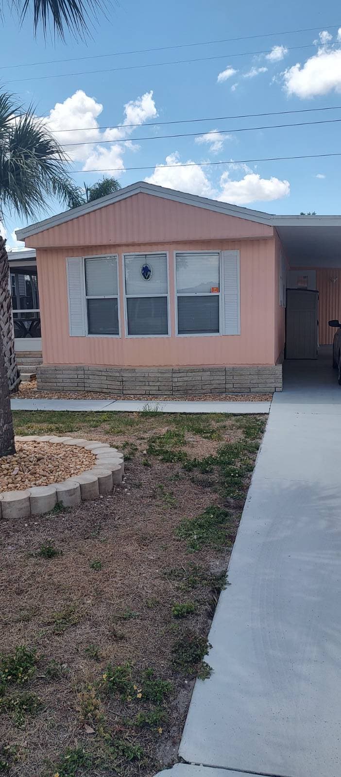 Manufactured home in North Fort Myers, FL 33917