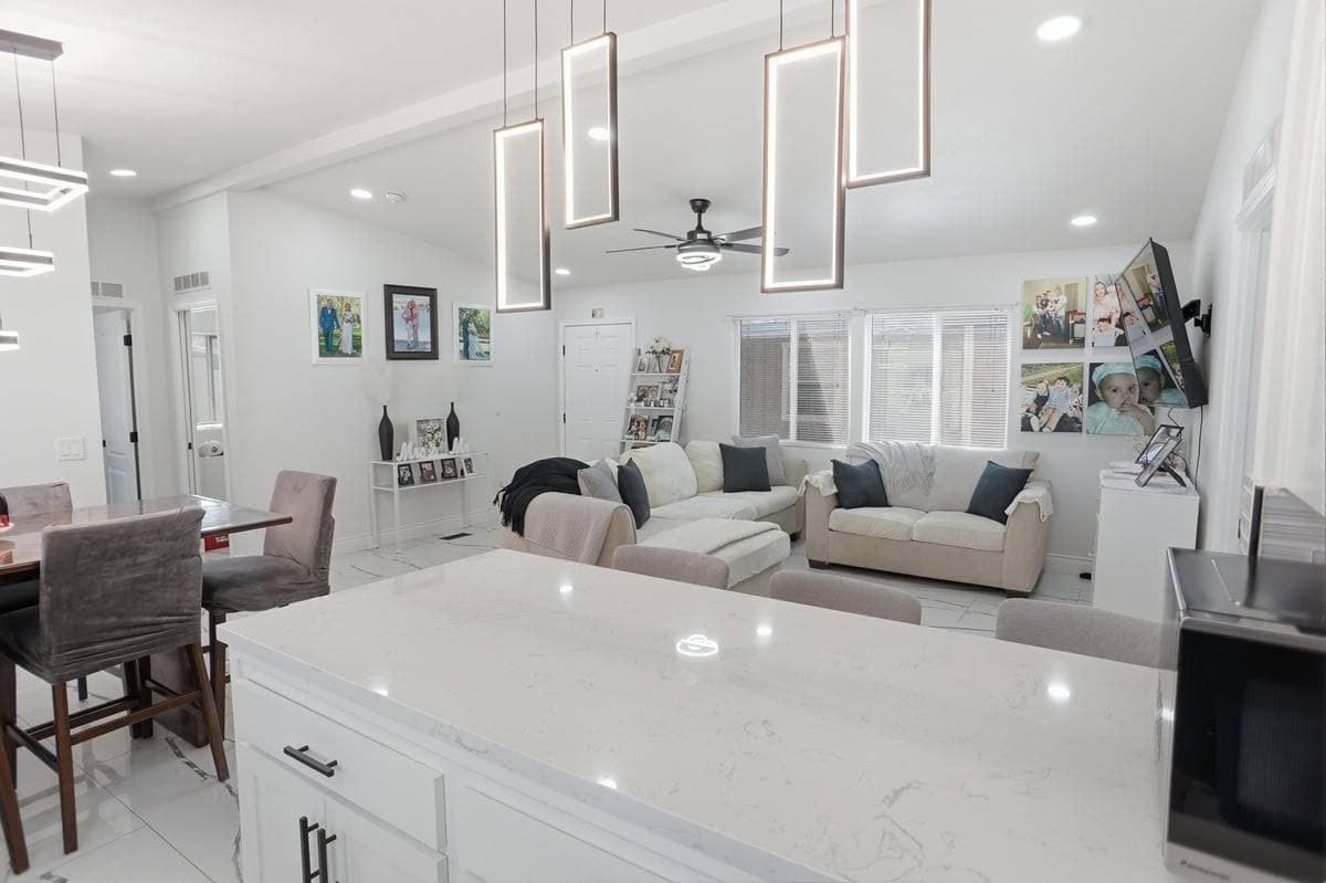 Manufactured home in Saugus, CA 91390