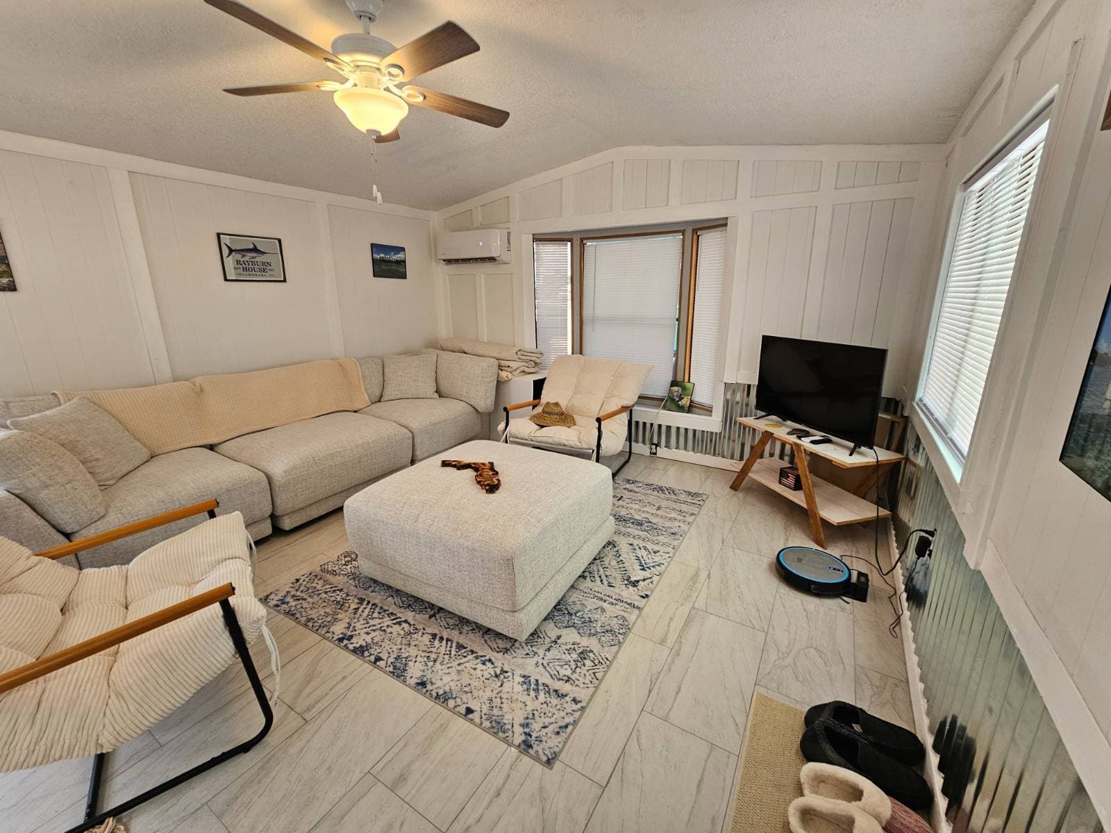 Manufactured home in Matlacha, FL 33993