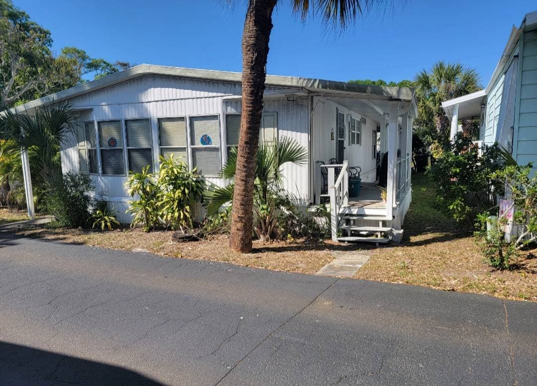 Manufactured home in Cape Canaveral, FL 32920