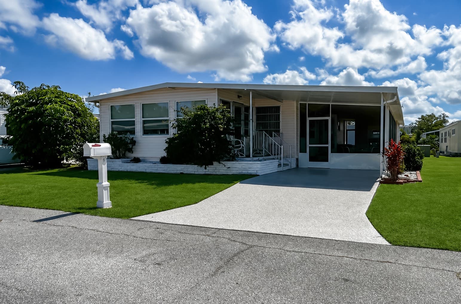Manufactured home in Nokomis, FL 34275